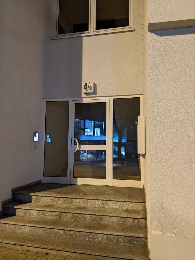 Cozy Apartment With Parking Garage Near Outlet Metzingen  Bagian luar foto